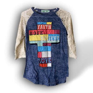 SOUTHERN Grace women’s top size small